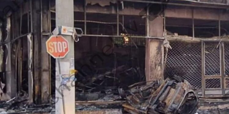 Shqiptari humb jetën në Greqi: makina e tij shpërthen në flakë pas përplasjes! Pamjet e rënda të aksidentit.