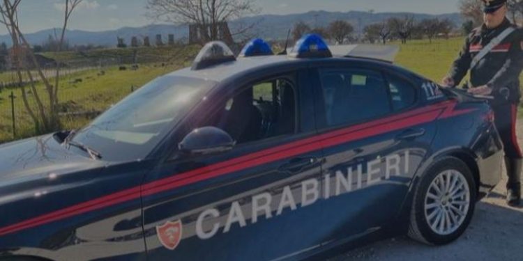 Shqiptari kalon kufirin ilegalisht në Itali dhe kidnjon ish-gruan me dy fëmijët e saj