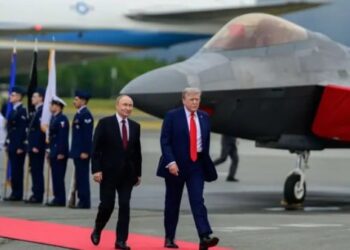 Shtëpia e Bardhë heq duartrokitjet për Putinin në videon e Trumpit.