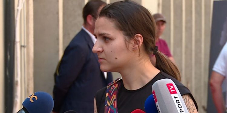 “Si do të jetonte”/ Me lot, vajza e Naun Shundit ndan dhimbjen për humbjen e babait: Kanceri e shkatërroi nga brenda, por ai po përgatitej për një shfaqje.