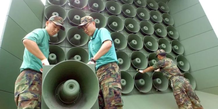 Sinjal inkurajues pas ndryshimit të qeverisë në Jug: Koreja e Veriut shemb altoparlantët e propagandës.