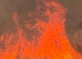 Situata me zjarrin në Lekël të Tepelenës bëhet më e rëndë, shpërthejnë dy bomba të Luftës së Dytë Botërore.