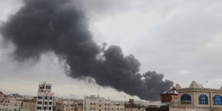 Situata në Lindjen e Mesme po përkeqësohet, Izraeli godet kryeqytetin e Jemenit.