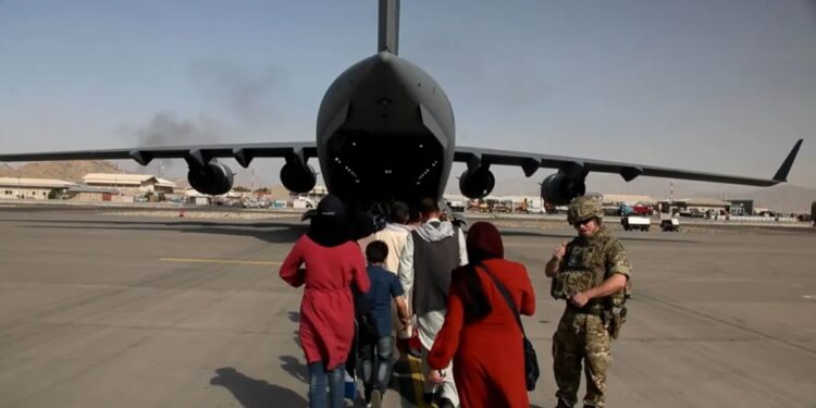 Skandal në Londër! Afganët që e ndihmuan ushtrinë britanike në rrezik, zbulohet shkelja e të dhënave që preku mbi 3000 individë.