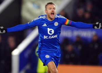 Skuadra që tronditi Milanin gati për një tjetër befasi të madhe, po kërkon të transferojë legjendën Jamie Vardy.
