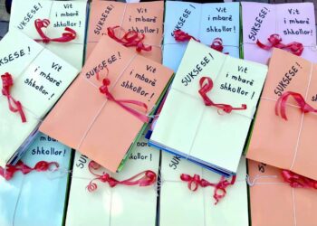 Sot nis shpërndarja e librave shkollorë falas për 236 mijë nxënës në vend, Rama: Ndihmë për fëmijët dhe familjet e tyre.