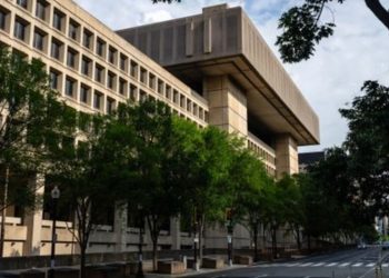 “Spastrim” në FBI? Dy zyrtarë të lartë largohen në mes të tensioneve me administratën Trump.