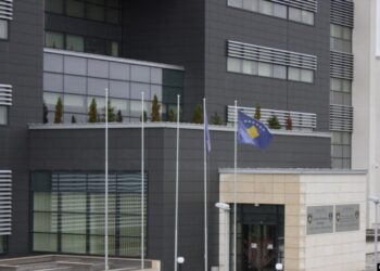 Stefan Cvetkoviç pranon përgjegjësinë për nxitje të përçarjes, dënohet me gjashtë muaj burg ose një mijë euro gjobë.