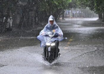 Tajfuni i fortë godet Vietnamin, erërat e fuqishme dhe shi i bollshëm shkaktojnë përmbytje! 600 mijë persona të evakuuar.