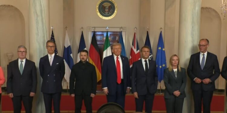 Takimi i drejtpërdrejtë në Shtëpinë e Bardhë: Trump dhe liderët evropianë realizojnë një 'fotografi të përbashkët'