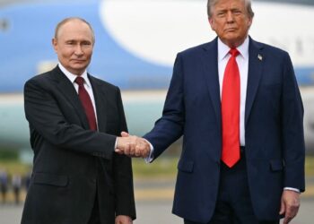 “Takimi në Alaskë kishte rëndësi”, përgjigjet Putin pas bisedës me Trump: Respektojmë pozitat e SHBA-së, shpresojmë për paqe.