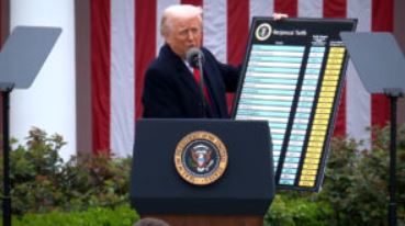 Tarifat e reja të Trump fillojnë të aplikohen: Miliarda dollarë po shkojnë drejt Thesarit.