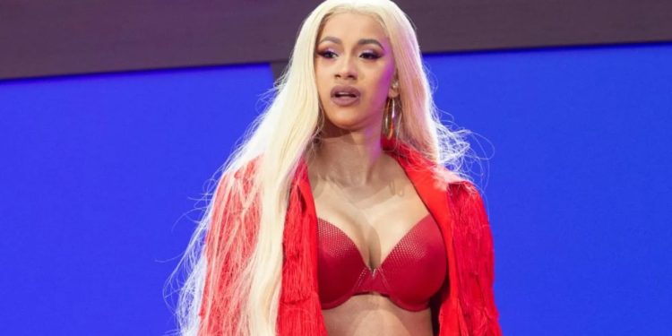 Telashe për Cardi B: Reperja ndeshet me akuzat për agresion dhe dhunë fizike