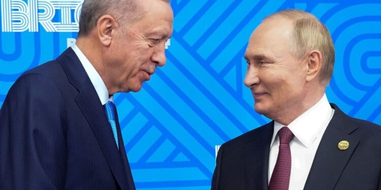 Telefonata mes Putin dhe Erdogan zbulon: Presidenca turke konfirmon mbështetje për paqen në Ukrainë