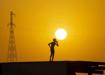 Temperaturat e larta shkatërrojnë furnizimin me energji elektrike në kryeqytetin e Irakut, rritja e kërkesës ndalon dy linja transmetimi.