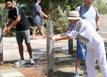 Temperaturat e nxehta arrijnë deri në 42 gradë Celsius, parashikimi i motit për këtë të dielë.