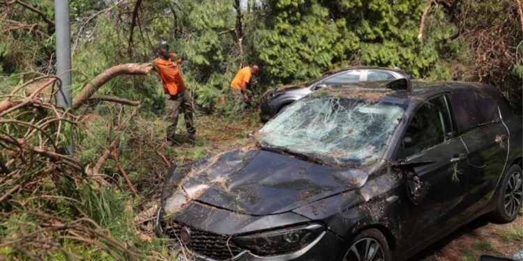 Tempesta e fortë përfshin disa rajone të Francës, Italisë dhe Britanisë! Paralajmërime për qytetarët dhe dëme të konsiderueshme materiale.