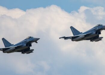 Tension në qiell! Bombarduesit gjermanë përballen me avionin rus, përplasje në prag në Baltik.
