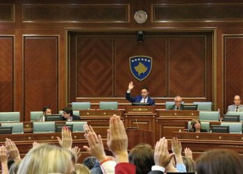 Tensionet në Kosovë: Votimi për nënkryetarin serb të Kuvendit, juristët e konsiderojnë si në shkelje të Kushtetutës