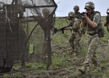 Tensionet në kufi: Nëndetëset bërthamore amerikane pranë Rusisë, ndërsa Moska aktivizon avionin MiG-31K. Putin i hap derën një takimi me Zelenskin.