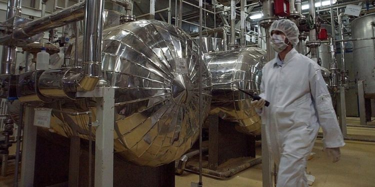 Tensionet për armët bërthamore: MB, Franca dhe Germani po shqyrtojnë rikthimin e sanksioneve ndaj Iranit.