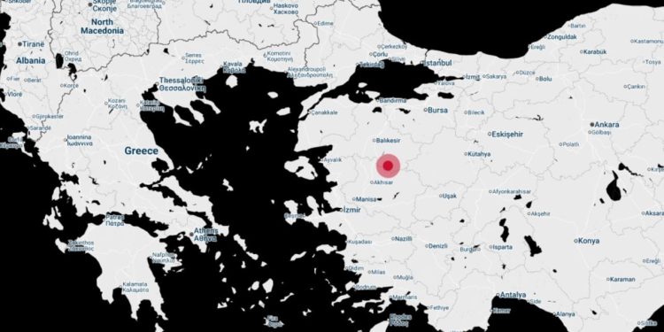 Tërmeti 6.1 Rihter godet Turqinë Perëndimore, disa qytetarë mbesin të bllokuar nën rrënojat e ndërtesave të shembura.