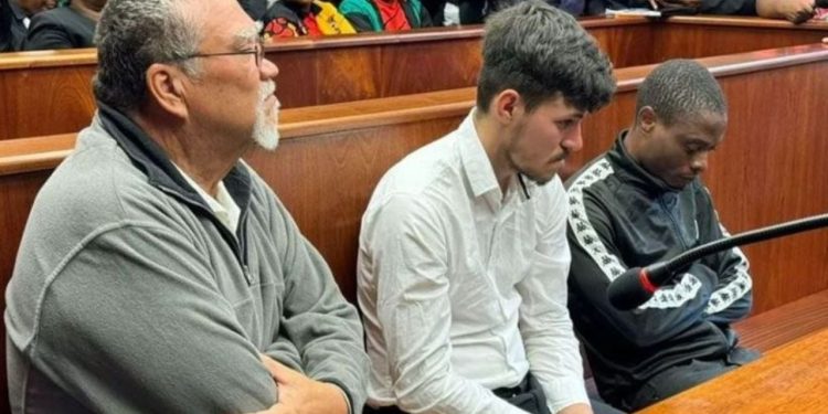 Tragjedi në Afrikën e Jugut: Fermeri dhe dy punonjësit e tij vrasin dy gra dhe i japin kufomat derrave për të mbuluar krimin.