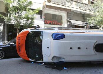 Tragjedia në Greqi! Ambulanca rrëzohet gjatë udhëtimit për në spital, pacienti humb jetën.