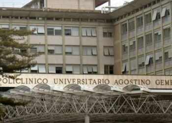 Tragjedia në Itali! Fëmija 4-vjeçar humb jetën nga të nxehtat, prindërit e gjejnë brenda mjetit.