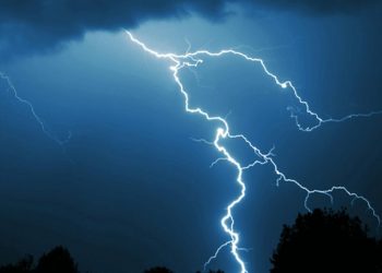 Tragjedia në Pogradec! Rrufeja shkakton vdekjen e bariut dhe vret 20 dele.