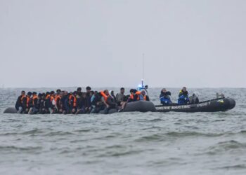 Tragjedia pranë bregut italian: Një gomone e mbushur me emigrantë dështon, tri motra të reja humbasin jetën.