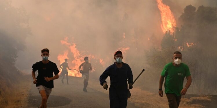 Tre viktima në Spanjë nga zjarret shkatërruese! Vala e të nxehtit ekstrem "përfshin" Europën.