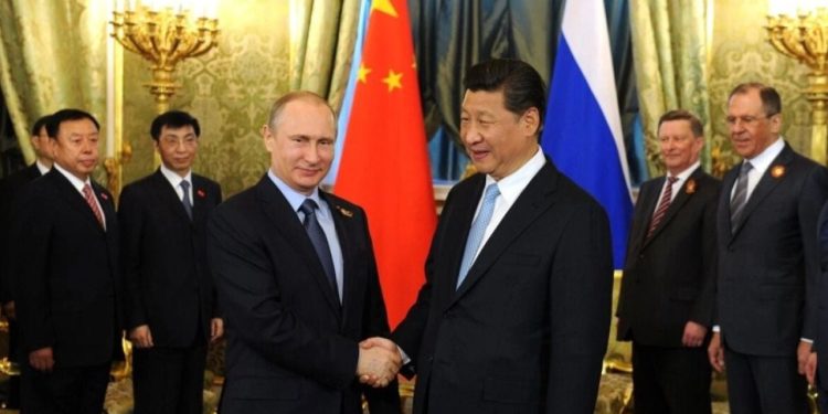 Trump dhe Putin në prag të një takimi, Pekini shpreh kënaqësi për afrimin e SHBA-ve me Rusinë.