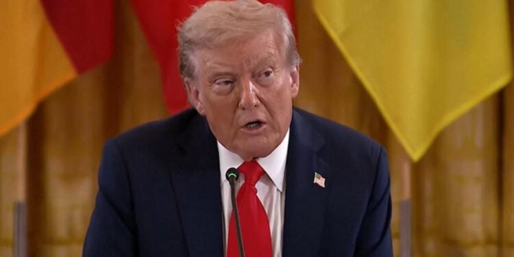 Trump harron mikrofonin e hapur, zbulohen fjalët për Vladimir Putin gjatë bisedës me Macron