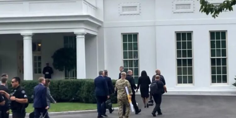 Trump i përgatitur për takimin, BBC: Ukrainasit shqetësohen për tradhtinë nga Zelensky