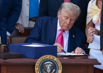 Trump kërkon një regjistrim të ri dhe të saktë, presidenti është kundër përjashtimit të emigrantëve të paligjshëm nga census-i.