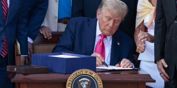 Trump kërkon një regjistrim të ri dhe të saktë, presidenti është kundër përjashtimit të emigrantëve të paligjshëm nga census-i.