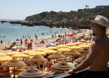 Turistët në Evropë do të ballafaqohen me gjoba të mëdha: Nëse dëshiron të shijosh qëndrim të këndshëm, sillet si duhet! Çfarë do të ndalohet rreptësisht?