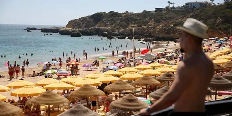 Turistët në Evropë do të ballafaqohen me gjoba të mëdha: Nëse dëshiron të shijosh qëndrim të këndshëm, sillet si duhet! Çfarë do të ndalohet rreptësisht?