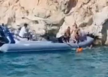 Turisti francez shpëtohet pranë Gjipesë në Himarë