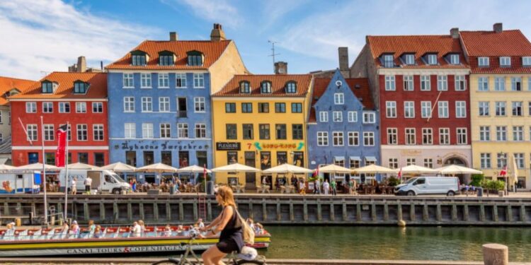 Turizmi i dasmave në Kopenhagë gjeneroi miliona euro, por qyteti duhet të kthejë rreth 3 milion euro për shkak të abuzimeve me tarifat.