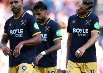 Turp në ndeshjen e parë të Premier League, tifozët kërkojnë shkarkimin e trajnerit menjëherë