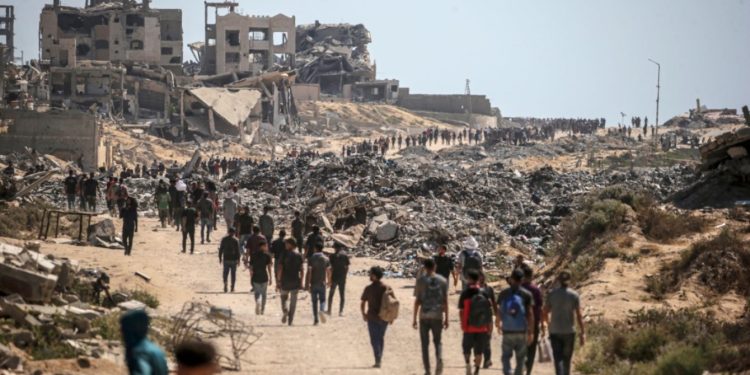 Ushtria izraelite në Gaza bën thirrje për evakuim në al-Mawasi për palestinezët.