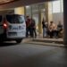VIDEO/ Autorët e vrasjes së 14-vjeçarit në Maliq lënë spitalin dhe dërgohen në komisariat! Pritet të nisin pyetjet.