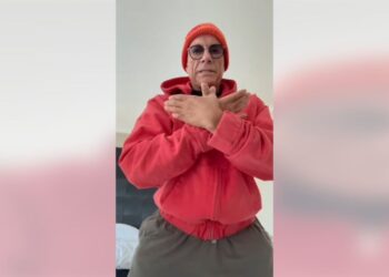 VIDEO: Miku i tij shqiptar humb jetën në Belgjikë, aktori i njohur hollivudian realizon simbolin e shqiponjës për ta nderuar.