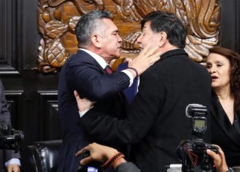 VIDEO/ Shenja në Senatin meksikan: përplasje mbi diskutimin e ndërhyrjes ushtarake amerikane ndaj karteleve në Meksikë