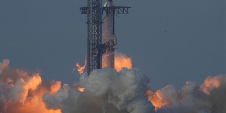 VIDEO/ SpaceX arrin me sukses fluturimin e 10-të provë të Starship, raketës më të fuqishme në planet.