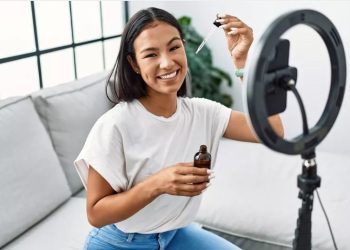 Vaji tradicional që fton mrekulli në mediat sociale, kur kthehet në kërcënim?