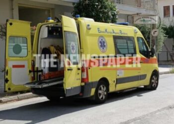 Vajza thirri ambulancën pasi pa nënën të mbuluar në gjak, momenti i vështirë kur mbërrin në pallat/ Shqiptari vret gruan, kishte pasur probleme me shëndetin mendor më parë.