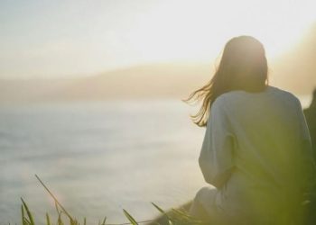 Vetëm, por jo në vetmi: Zbuloni shenjat e horoskopit që nuk kërkojnë shoqëri të vazhdueshme.